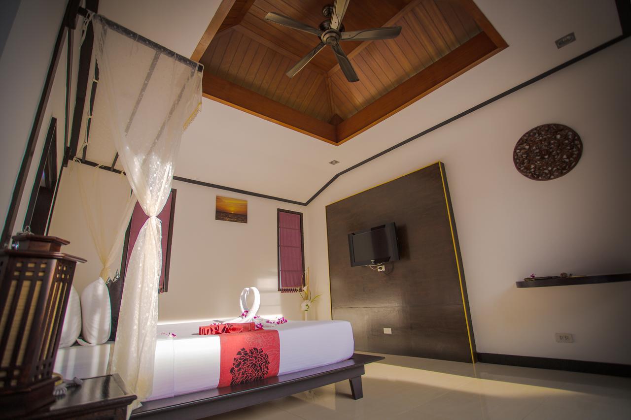 The Iris Pool Villa Rawai Chambre photo