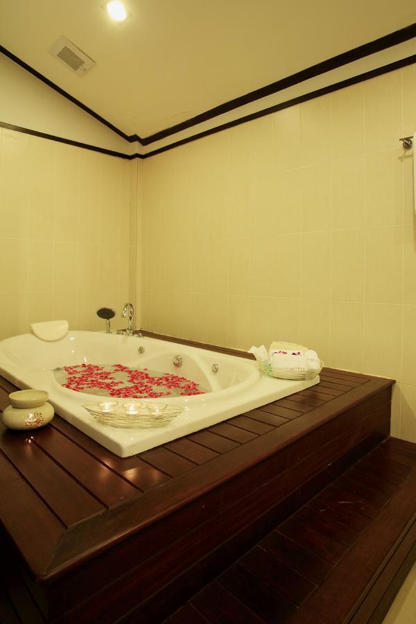 The Iris Pool Villa Rawai Chambre photo